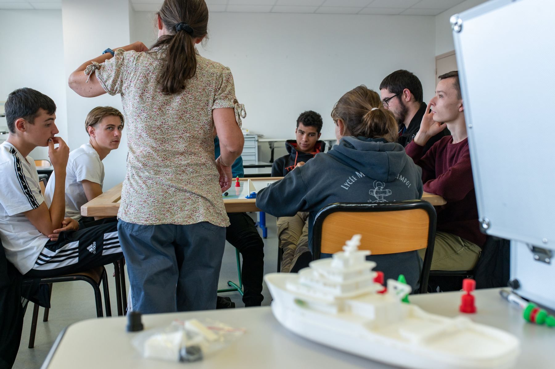Grande maquette de navire imprimée en 3D en classe